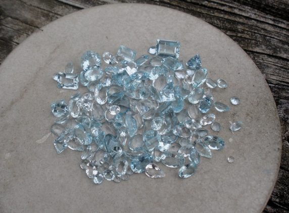 20 carats Aquamarine gem mix