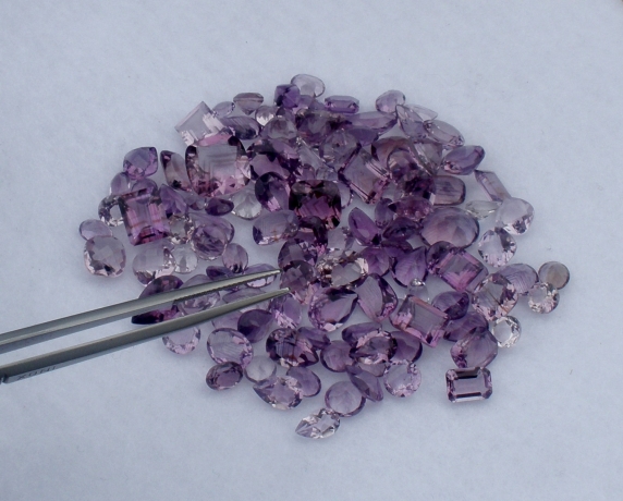 over 100 carats of loose natural amethyst gem mix
