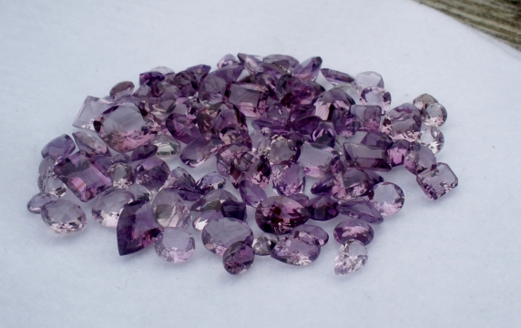 over 100 carats of loose natural amethyst gem mix