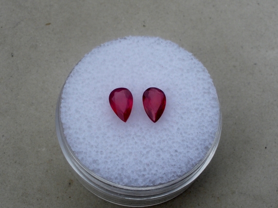 2 Ruby pear gems  6x4mm each