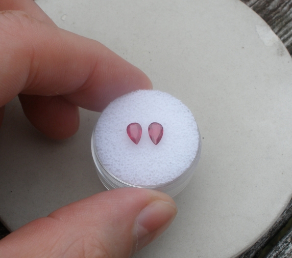2 Ruby pear gems  6x4mm each