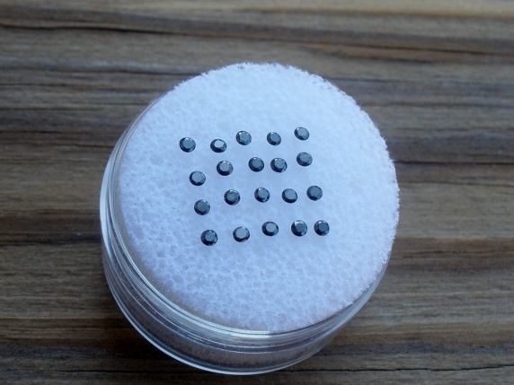 20 Black diamond loose rounds 1.5mm each