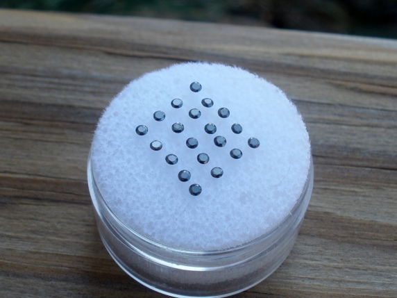 20 Black diamond loose rounds 1.5mm each