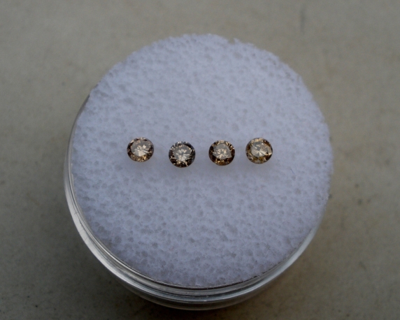 4 champagne diamond loose rounds 2.5mm each