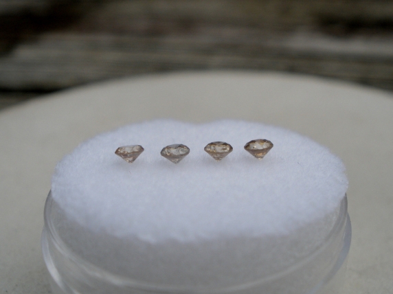 4 champagne diamond loose rounds 2.5mm each