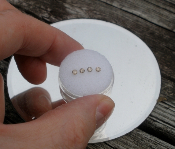 4 champagne diamond loose rounds 2.5mm each