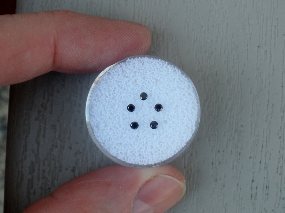 5 Black Diamond loose rounds  2.0mm each