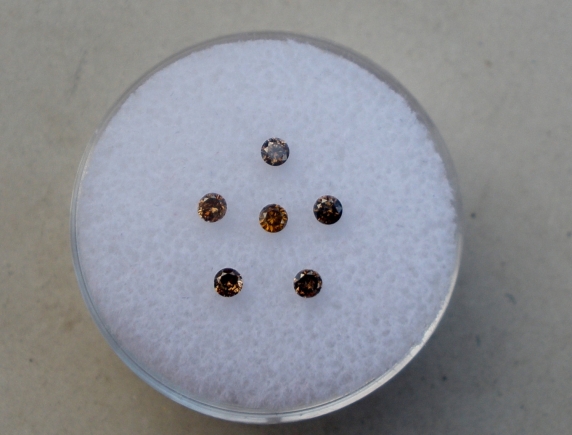6 Brown Diamond loose rounds  2.0mm each