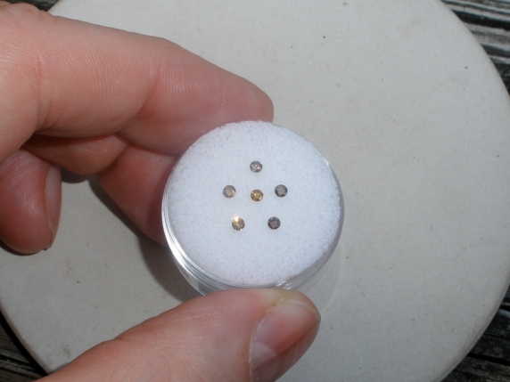 6 Brown Diamond loose rounds  2.0mm each