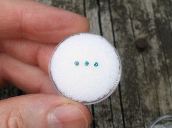 3 Blue Diamond Rounds 1.5mm each