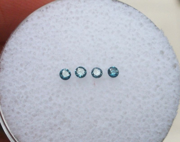 4 Blue diamond loose rounds 1.7mm each