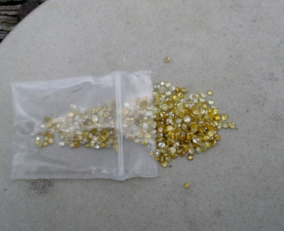 yellow diamond round loose parcel over 1/4 carats