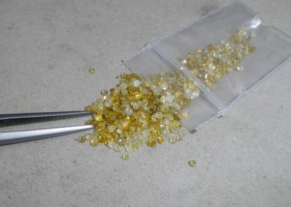 yellow diamond round loose parcel over 1/4 carats