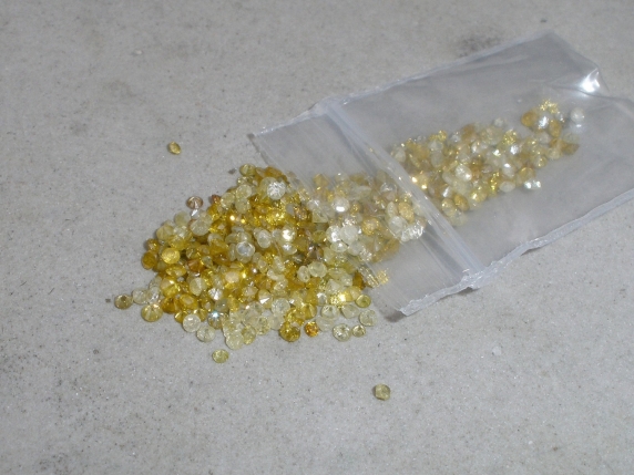 yellow diamond round loose parcel over 1/4 carats
