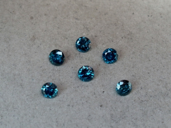 6 Blue diamond loose rounds 2.5mm each