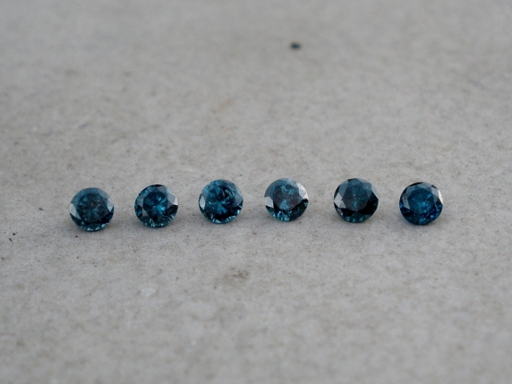 6 Blue diamond loose rounds 2.5mm each