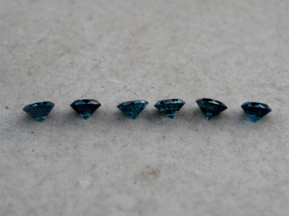 6 Blue diamond loose rounds 2.5mm each