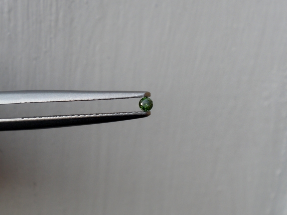 Green diamond loose round 2mm