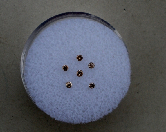 6 Champagne diamond loose rounds 1.5mm each