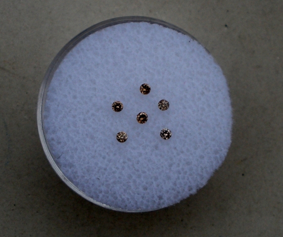 6 Champagne diamond loose rounds 1.5mm each
