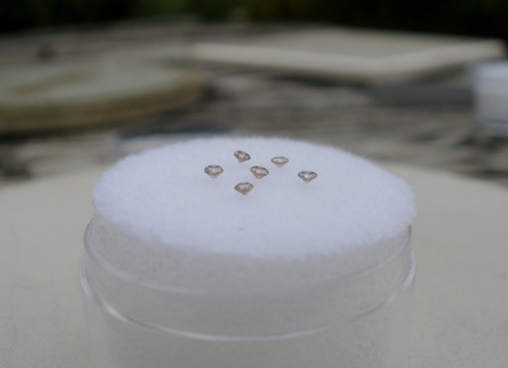 6 Champagne diamond loose rounds 1.5mm each