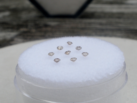 8 Champagne diamond loose rounds 1.5mm each