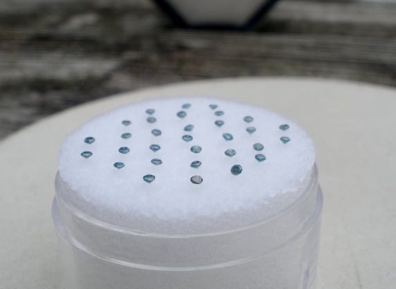 30 blue diamond loose rounds 1.1mm each