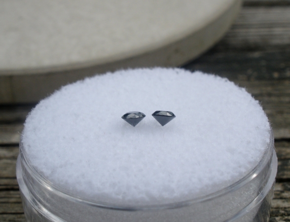 Black diamond round pair 2.5mm each