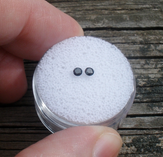 Black diamond round pair 2.5mm each