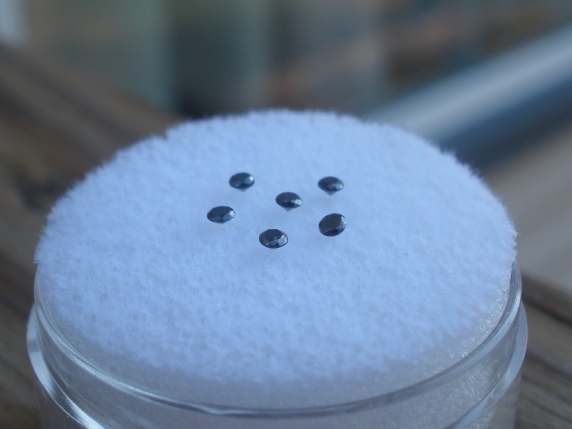 6 Black diamond loose rounds 1.5mm each