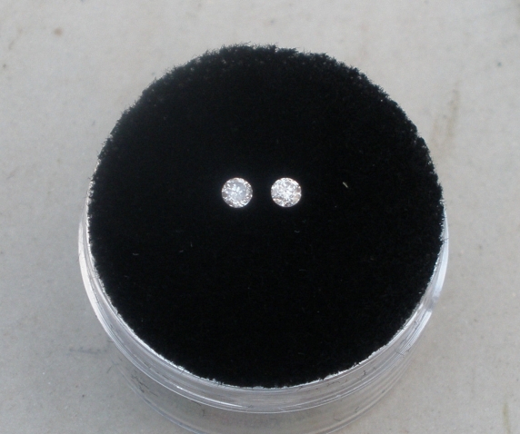 White diamond loose round pair 2.2mm each
