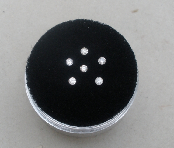 6 White diamond loose rounds 1.8mm each