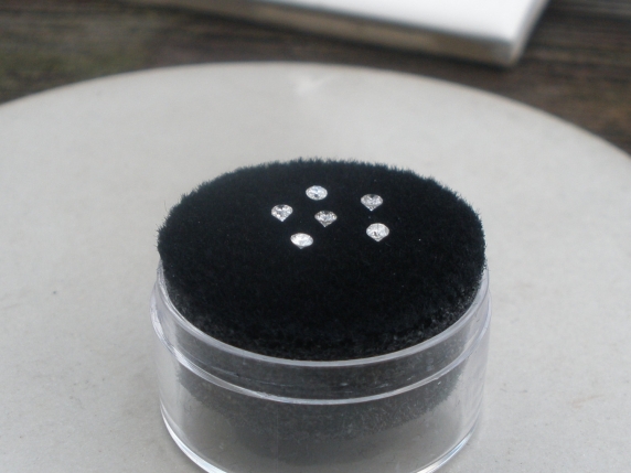 6 White diamond loose rounds 1.8mm each