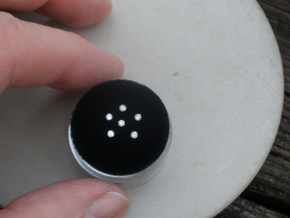 6 White diamond loose rounds 1.8mm each