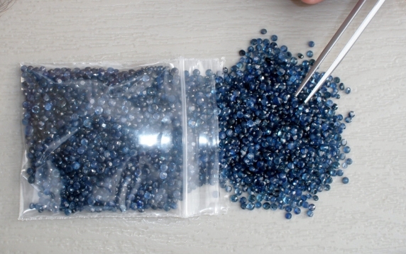Over 1 carat blue sapphire round parcel lot 2mm each