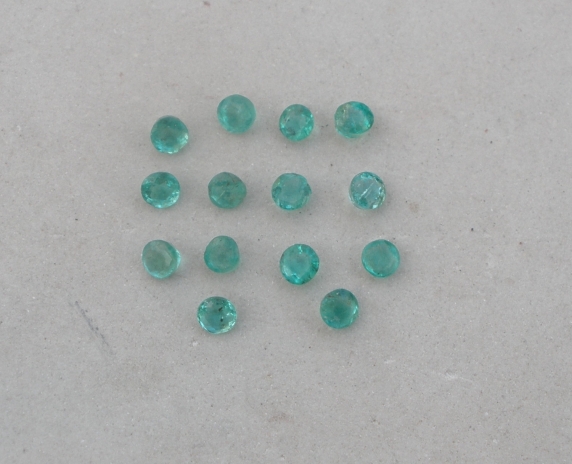 Over 1 carat Colombian emerald round gem parcel 2.5mm each