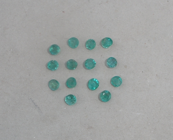 Over 1 carat Colombian emerald round gem parcel 2.5mm each