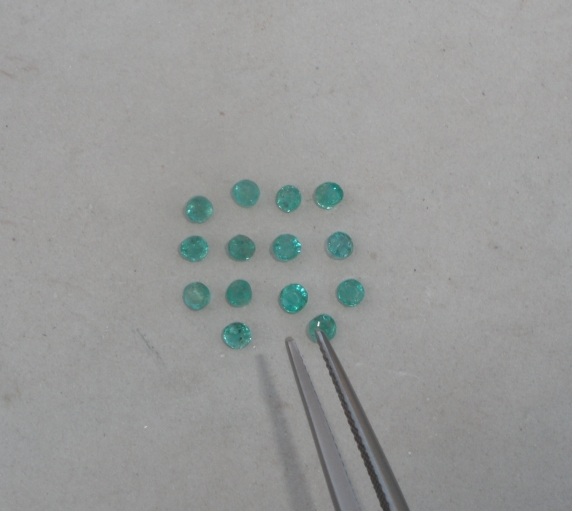 Over 1 carat Colombian emerald round gem parcel 2.5mm each