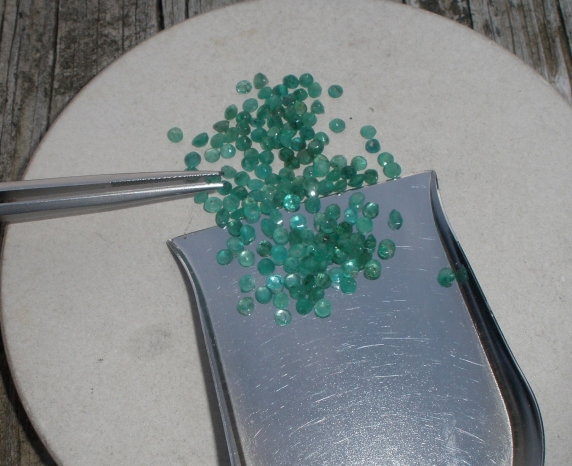 1/2ct emerald round gem parcel 2.6-2.8mm each
