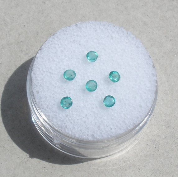 6 round natural colombian green emerald gems 2.5mm each