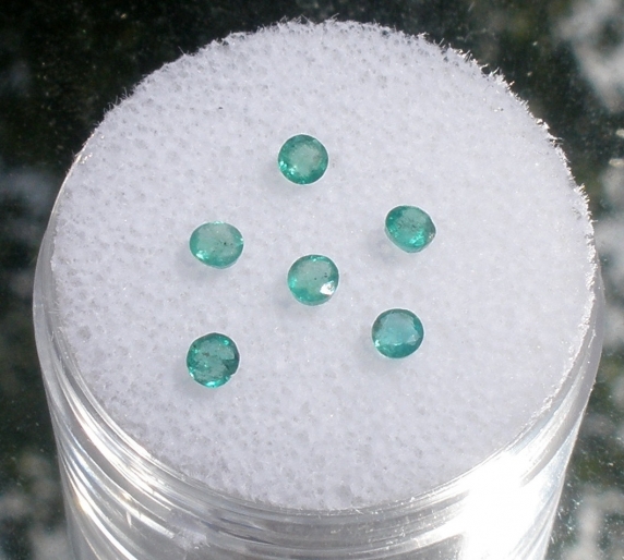 6 round natural colombian green emerald gems 2.5mm each