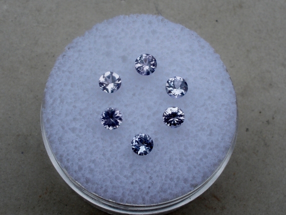 6 Tanzanite round gems 3mm each