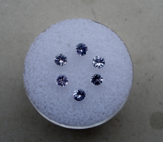 6 Tanzanite round gems 3mm each