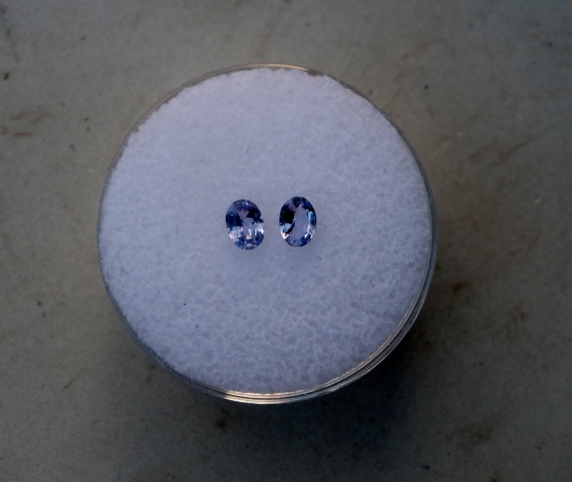 Tanzanite oval gem pair 4x3mm each