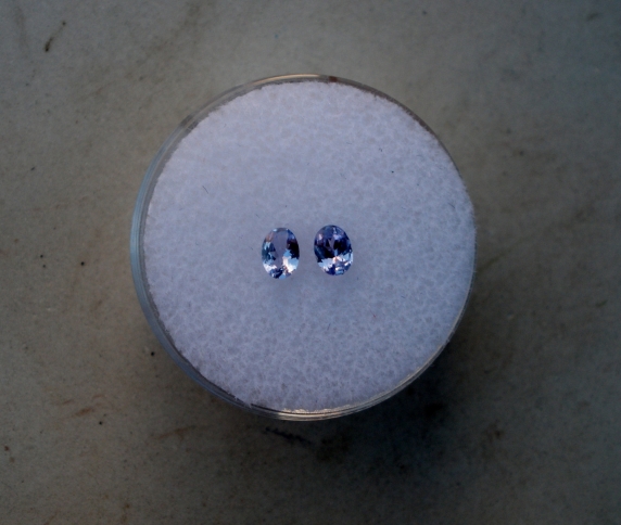 Tanzanite oval gem pair 4x3mm each