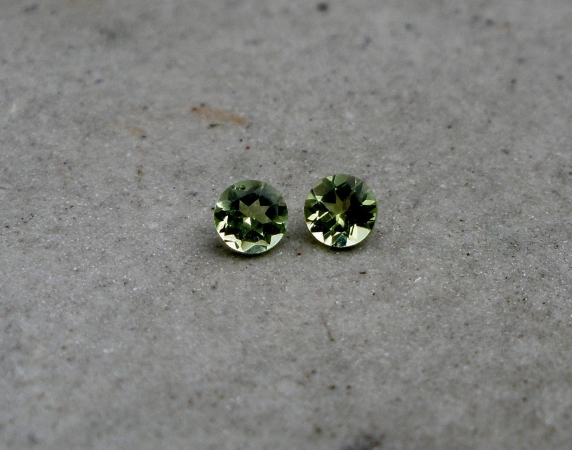 2 Peridot round loose gems 3mm each