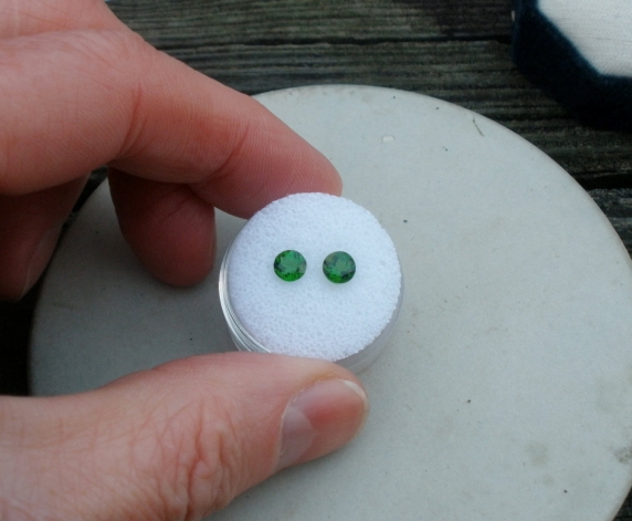 2 Chrome diopside loose round gems 5mm each