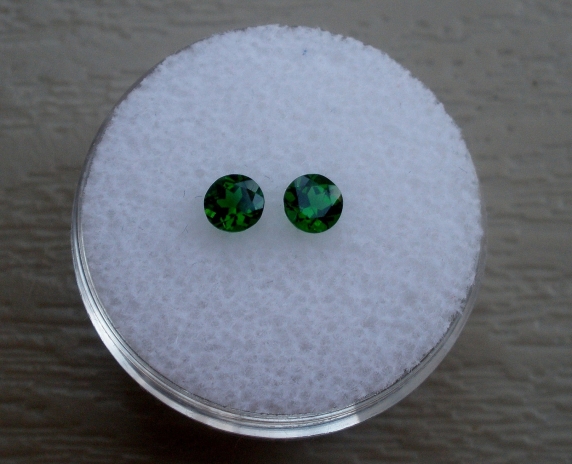 Matching Pair 4 mm Green Round Chrome Diopside in AAA Grade