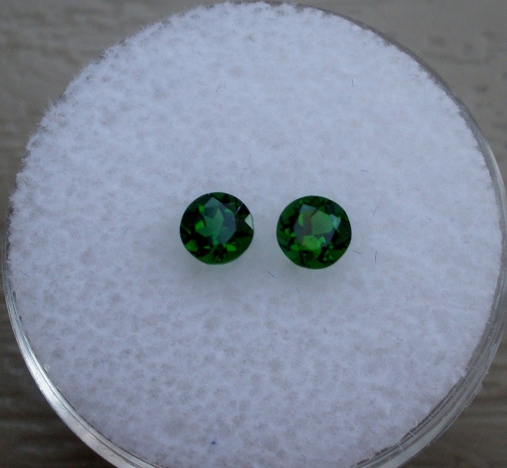 Matching Pair 4 mm Green Round Chrome Diopside in AAA Grade