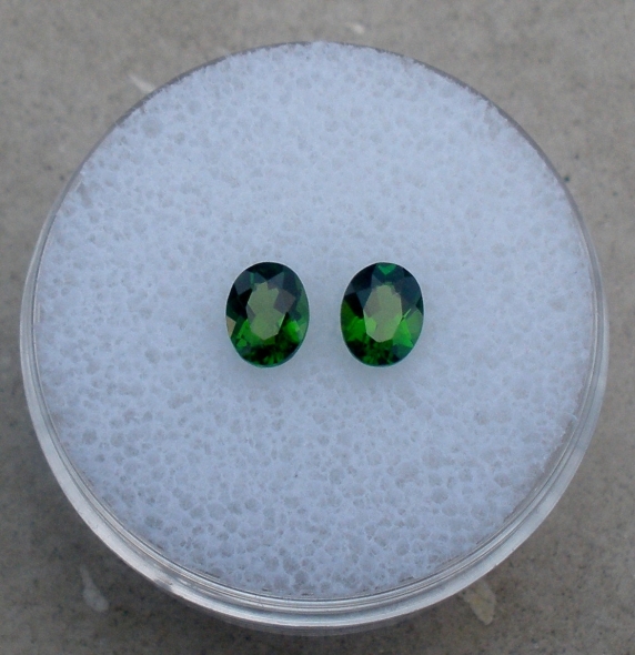 green chrome diopside oval gem pair 5x4mm each